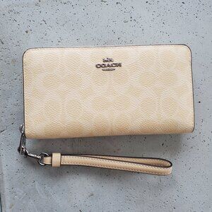 Coach ! Long zip around wallet in Signature Canvas